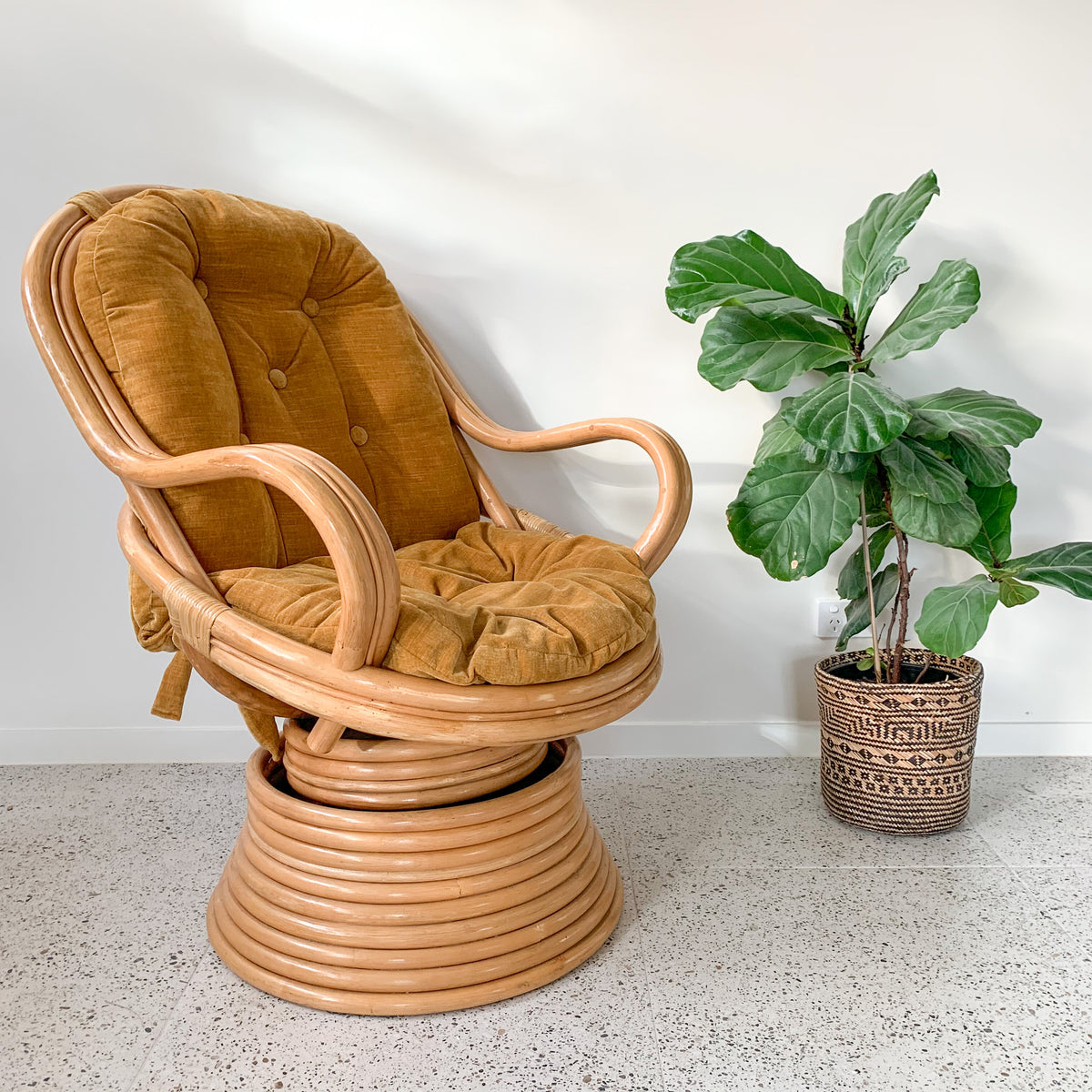 RATTAN SWIVEL CHAIR