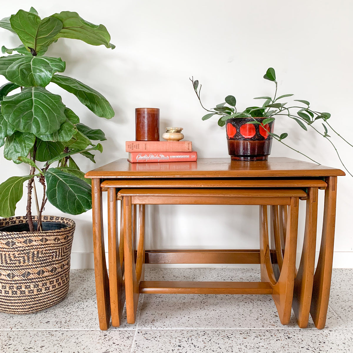 KALMAR NESTING TABLES