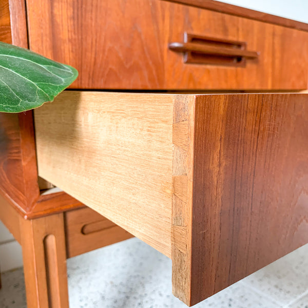 GAINSBOROUGH TELEPHONE TABLE - HEY JUDE WORKSHOP • Vintage furniture & wares.