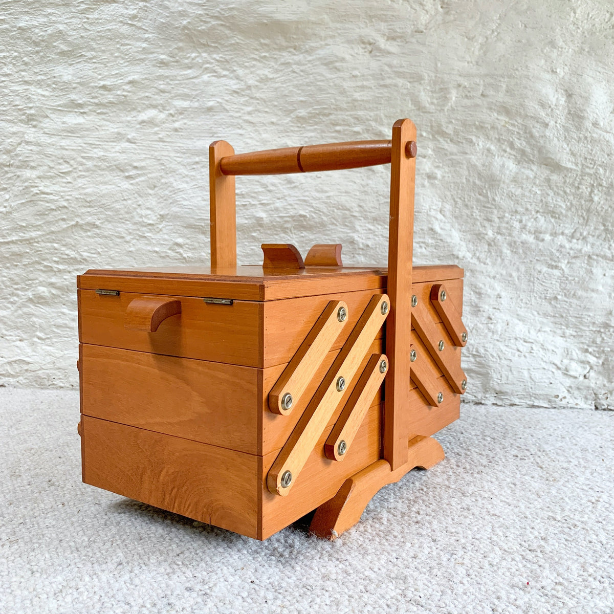 CANTILEVER SEWING BOX