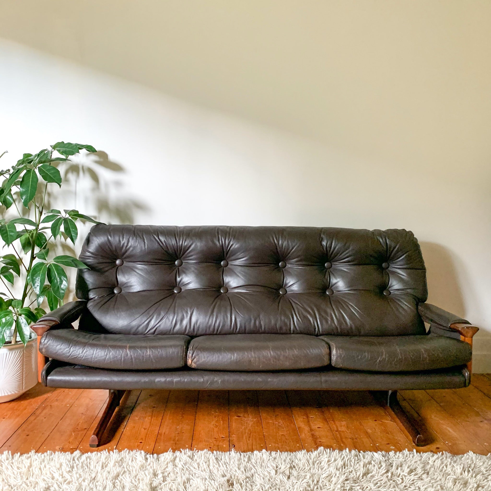 SEATING