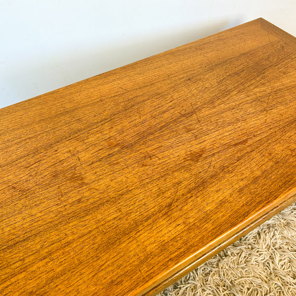 FLOATING COFFEE TABLE