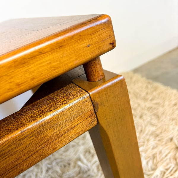 FLOATING COFFEE TABLE