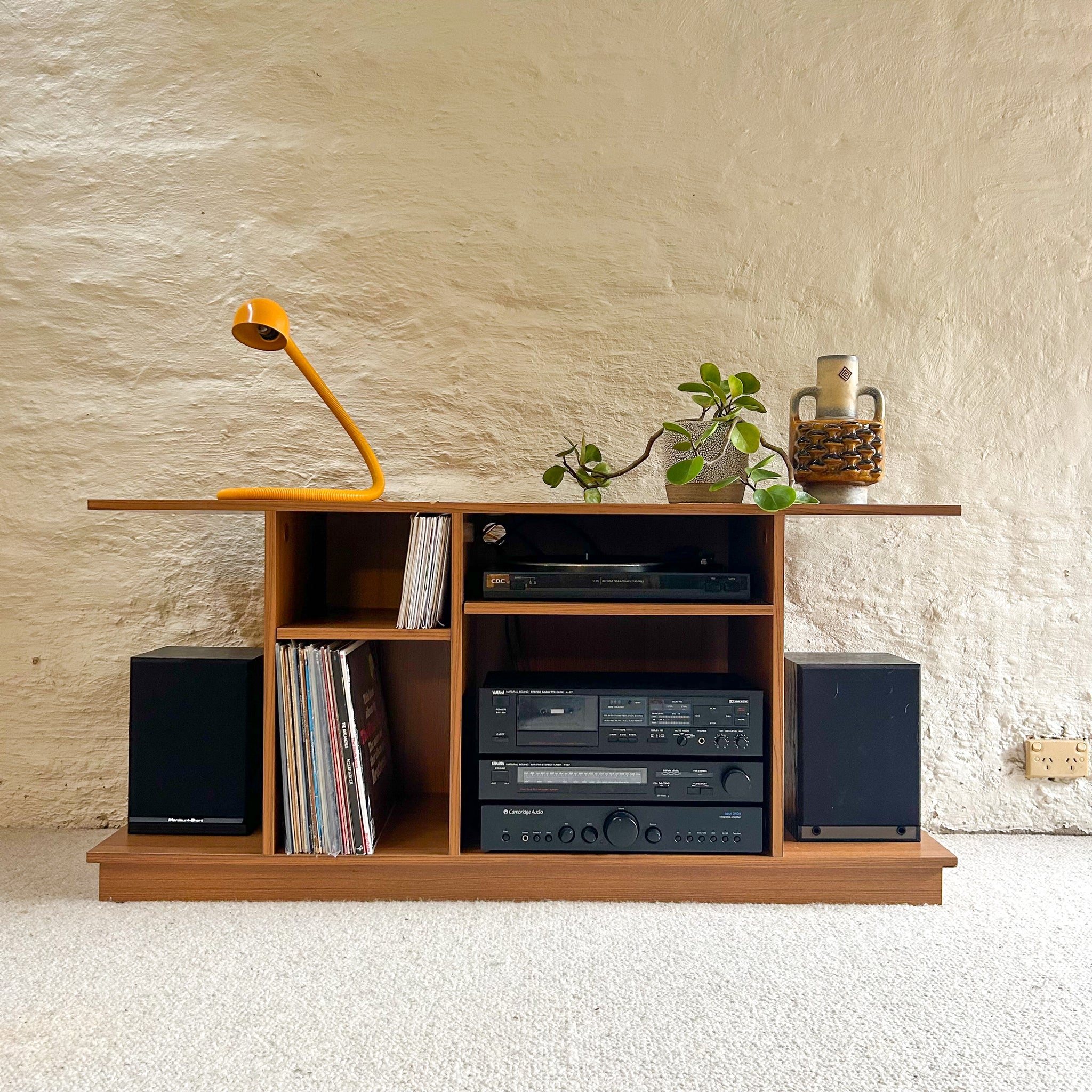 STEREO CABINET