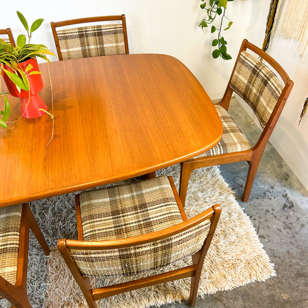 PEDESTAL EXTENSION DINING TABLE & SIX CHAIRS