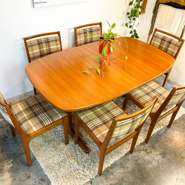 PEDESTAL EXTENSION DINING TABLE & SIX CHAIRS