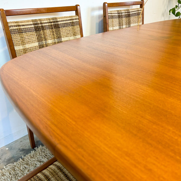 PEDESTAL EXTENSION DINING TABLE & SIX CHAIRS