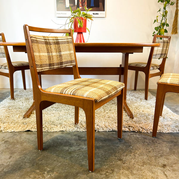 PEDESTAL EXTENSION DINING TABLE & SIX CHAIRS