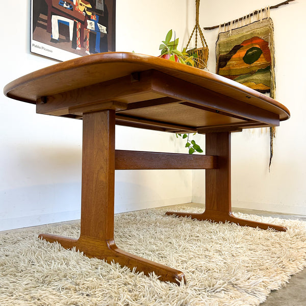 PEDESTAL EXTENSION DINING TABLE & SIX CHAIRS