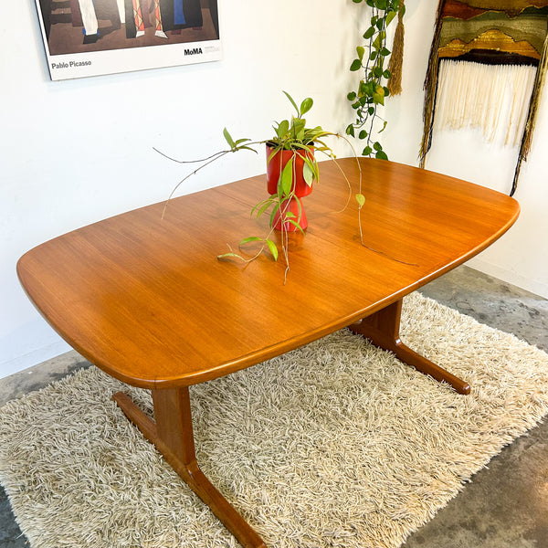PEDESTAL EXTENSION DINING TABLE & SIX CHAIRS