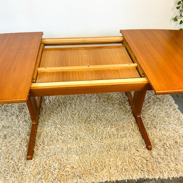 PEDESTAL EXTENSION DINING TABLE & SIX CHAIRS