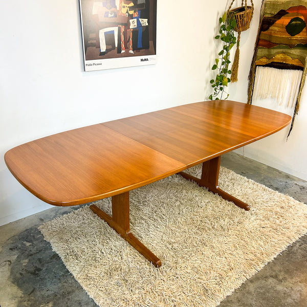 PEDESTAL EXTENSION DINING TABLE & SIX CHAIRS