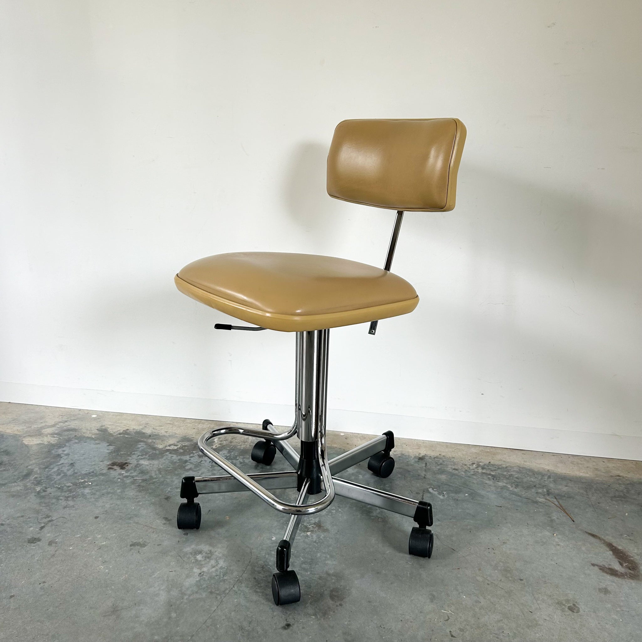 BEIGE VINYL DESK CHAIR/STOOL