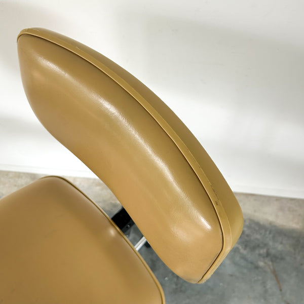 BEIGE VINYL DESK CHAIR/STOOL