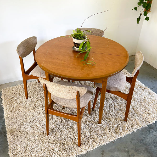 CRO EXTENSION DINING TABLE & CHAIRS