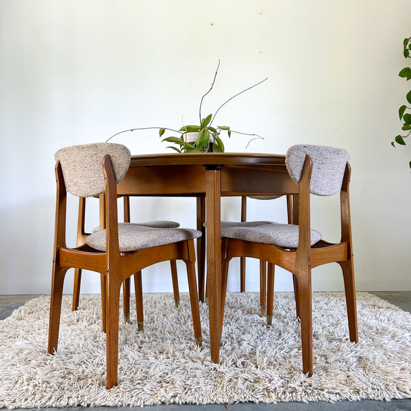 CRO EXTENSION DINING TABLE & CHAIRS