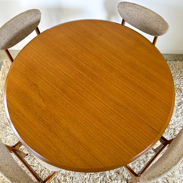 CRO EXTENSION DINING TABLE & CHAIRS