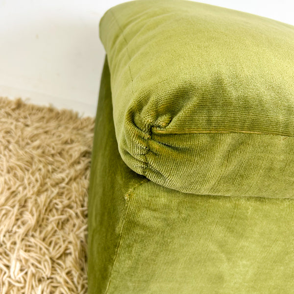 GREEN VELVET POUFFE