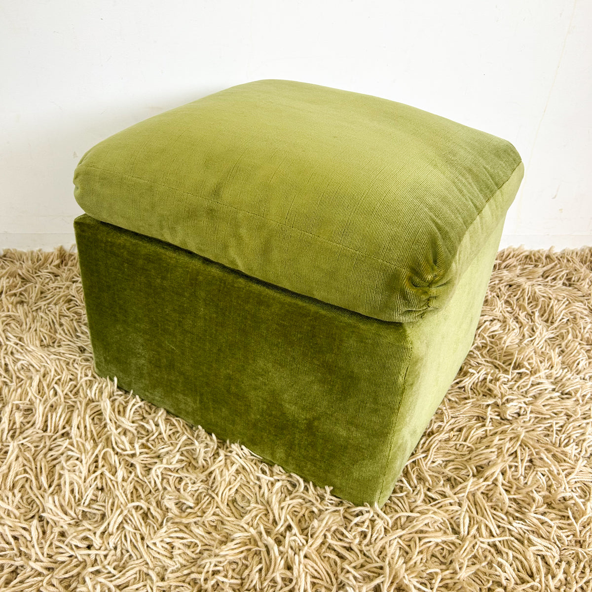 GREEN VELVET POUFFE