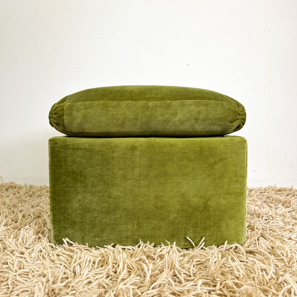 GREEN VELVET POUFFE