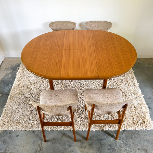 CRO EXTENSION DINING TABLE & CHAIRS