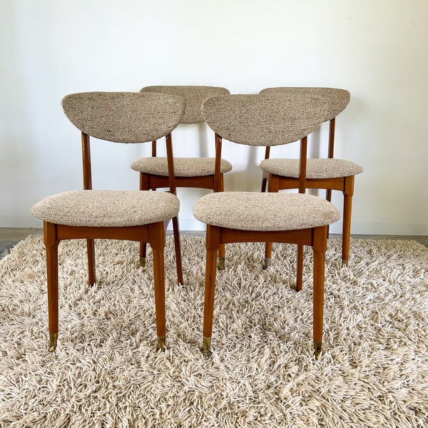 CRO EXTENSION DINING TABLE & CHAIRS