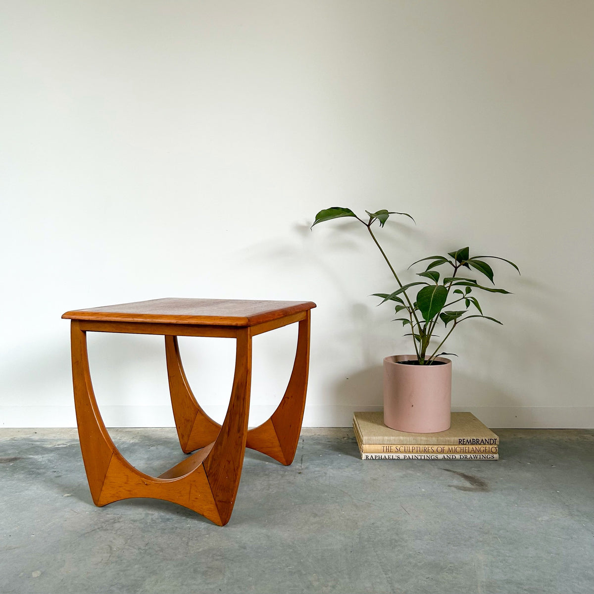 KALMAR SIDE TABLE
