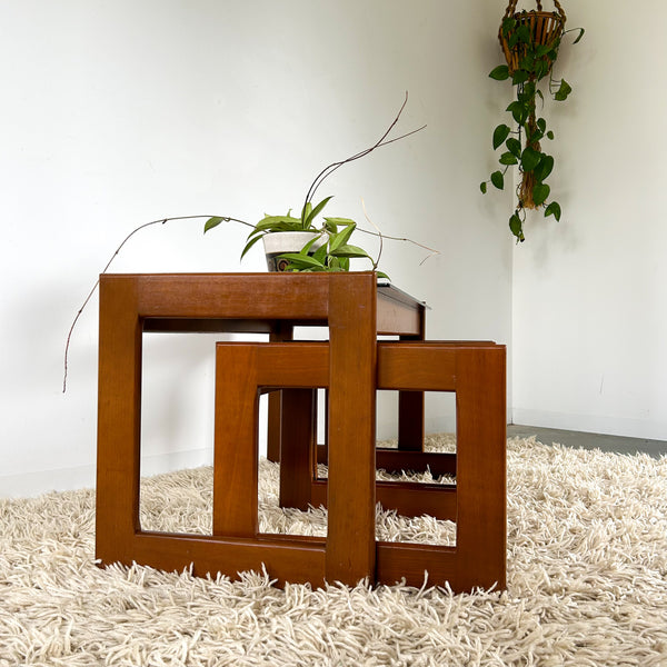 NESTING COFFEE TABLE SET