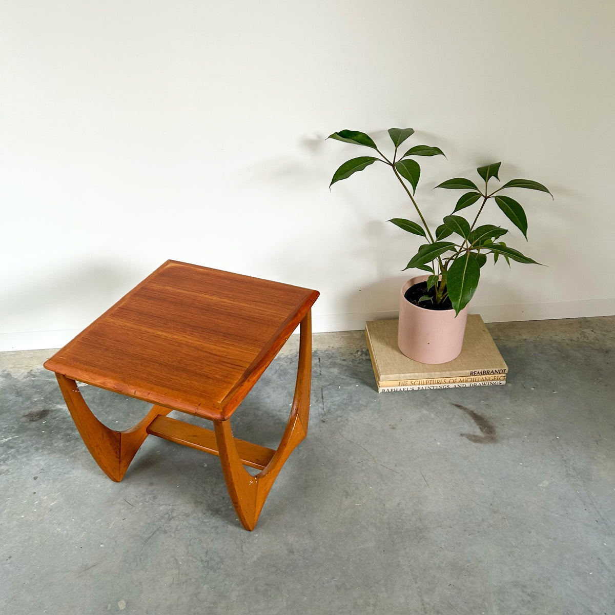 KALMAR SIDE TABLE