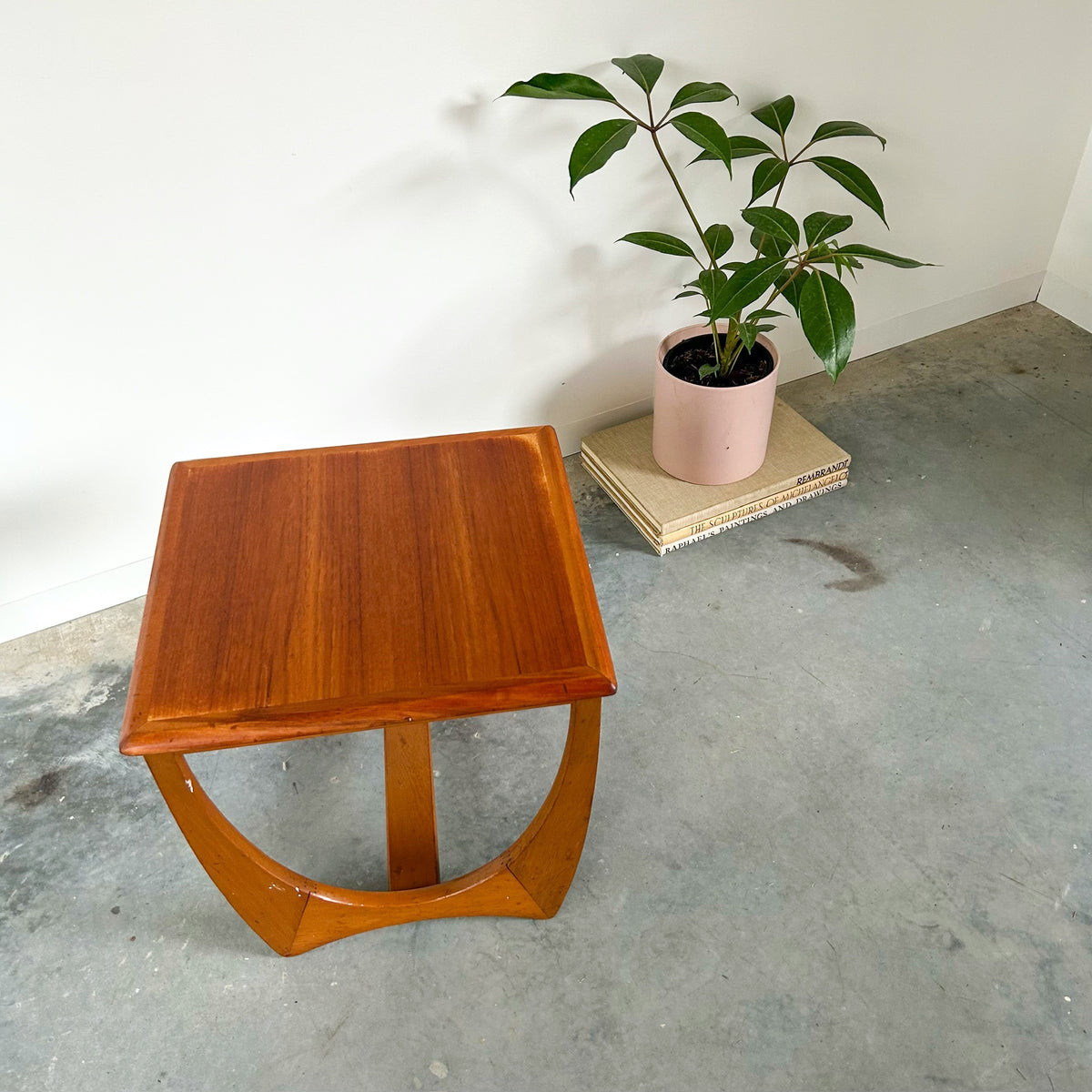 KALMAR SIDE TABLE