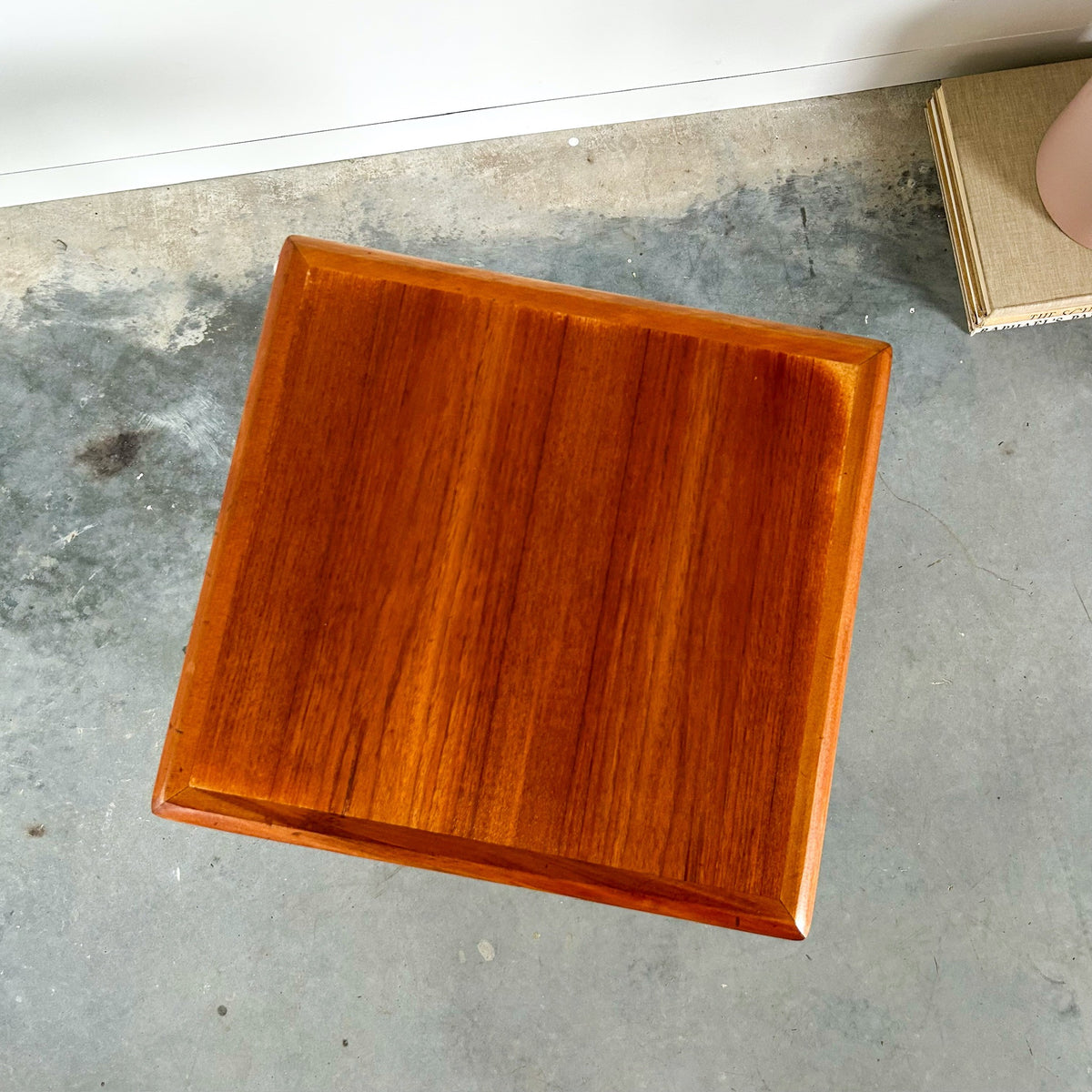 KALMAR SIDE TABLE