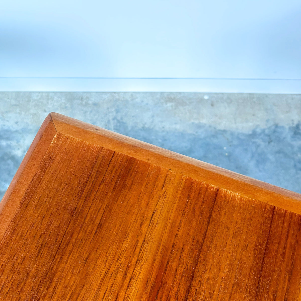 KALMAR SIDE TABLE