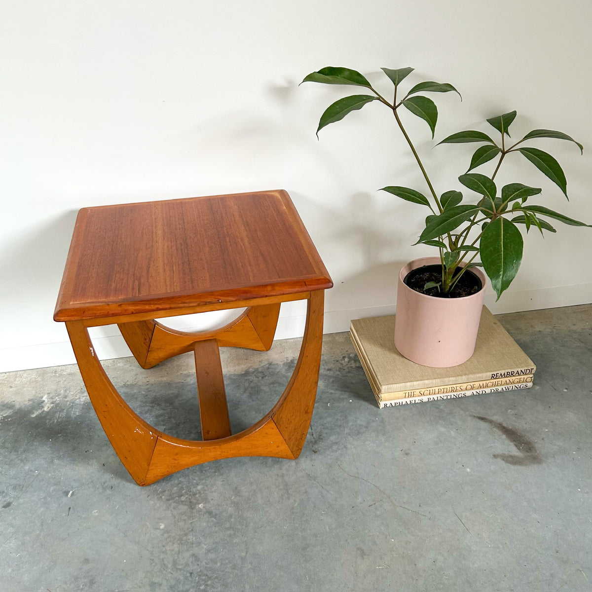 KALMAR SIDE TABLE