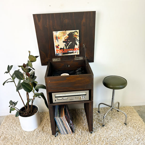 TURNTABLE STEREO CABINET