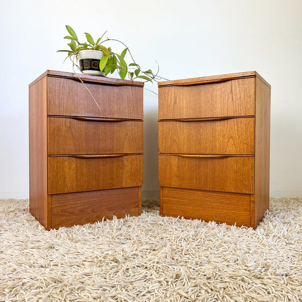 BEDSIDE DRAWERS WITH WAVE HANDLES