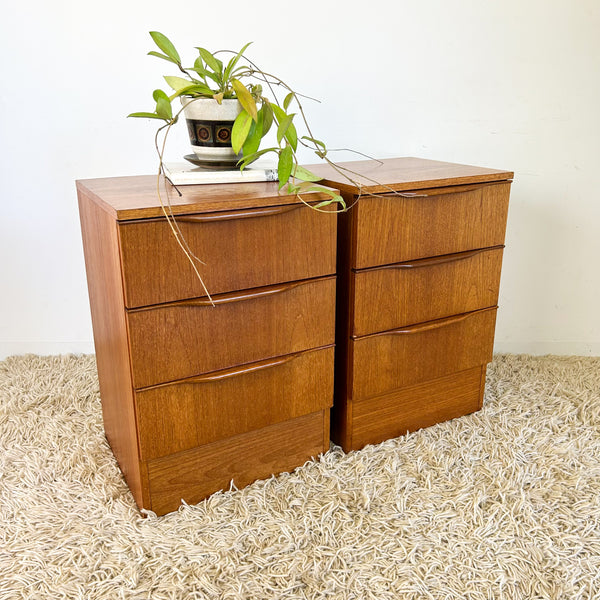 BEDSIDE DRAWERS WITH WAVE HANDLES