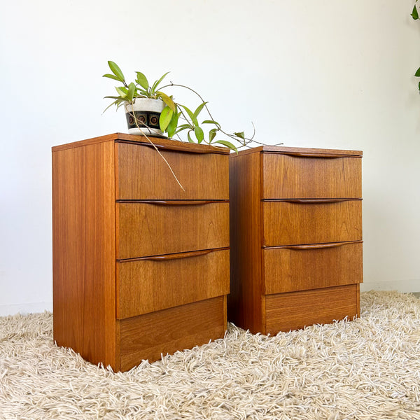 BEDSIDE DRAWERS WITH WAVE HANDLES