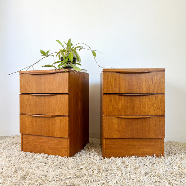 BEDSIDE DRAWERS WITH WAVE HANDLES