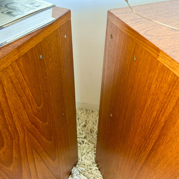 BEDSIDE DRAWERS WITH WAVE HANDLES