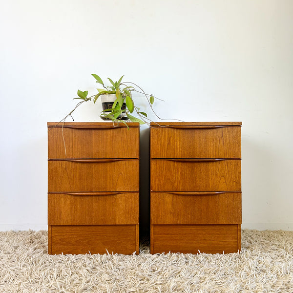 BEDSIDE DRAWERS WITH WAVE HANDLES