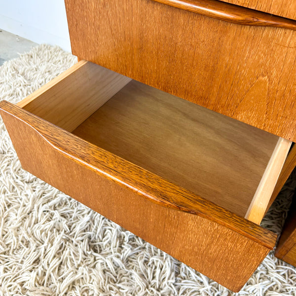 BEDSIDE DRAWERS WITH WAVE HANDLES