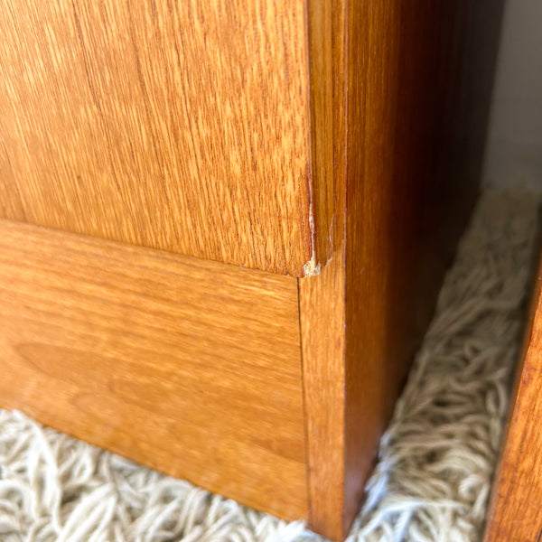 BEDSIDE DRAWERS WITH WAVE HANDLES