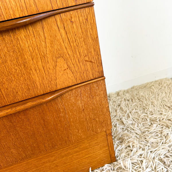 BEDSIDE DRAWERS WITH WAVE HANDLES