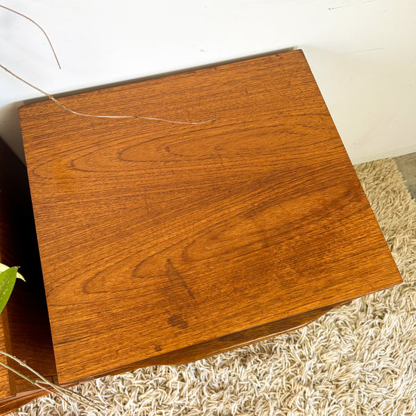 BEDSIDE DRAWERS WITH WAVE HANDLES