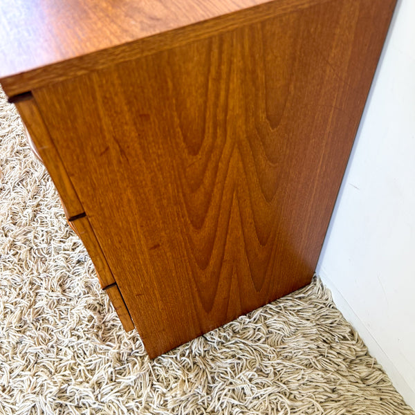BEDSIDE DRAWERS WITH WAVE HANDLES
