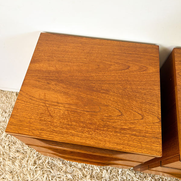 BEDSIDE DRAWERS WITH WAVE HANDLES