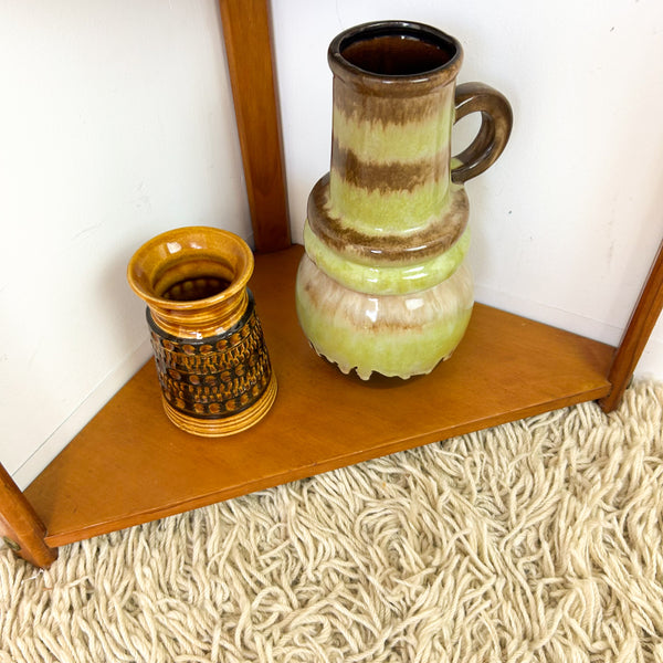 SMALL CORNER SHELVING
