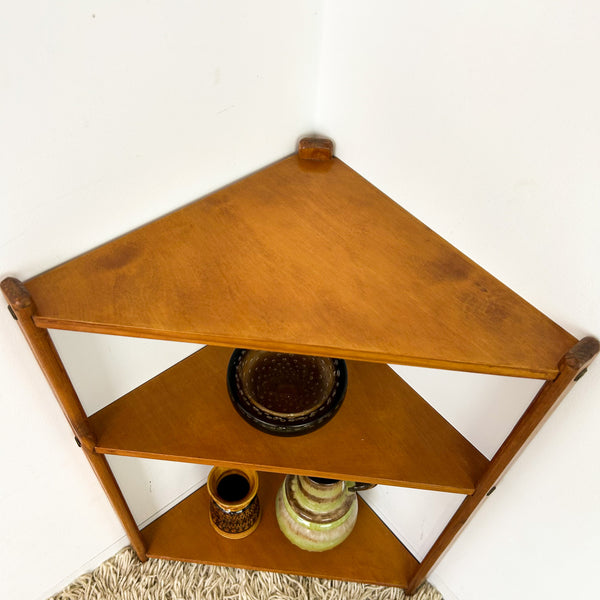 SMALL CORNER SHELVING