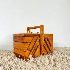 CANTILEVER SEWING BOX