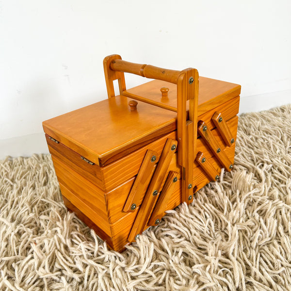 CANTILEVER SEWING BOX